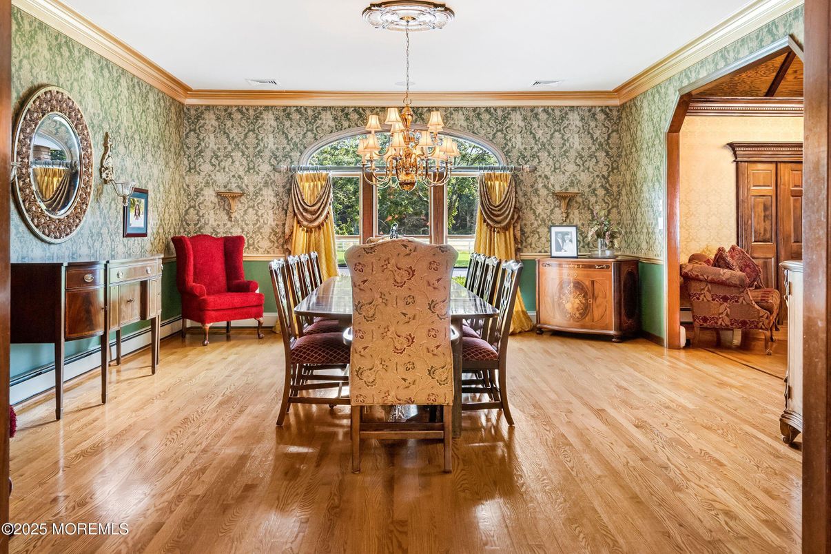 Chandelier, Dining room, Interior, Recessed Lighting, Wood Texture Flooring