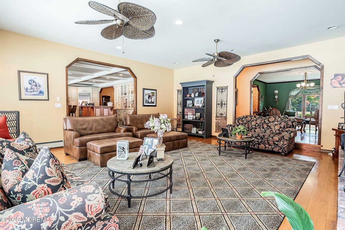 Chandelier, Dining room, Interior, Living room, Recessed Lighting, Wood Texture Flooring