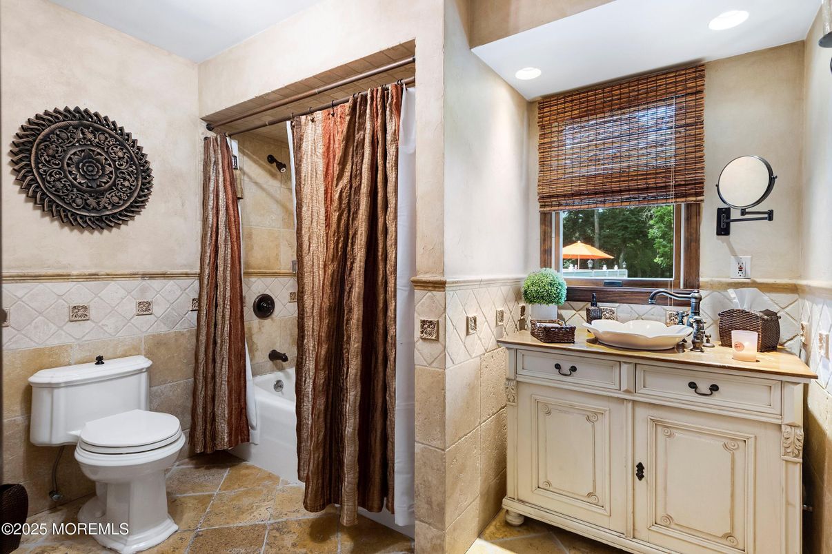 Bathroom, Interior, Recessed Lighting