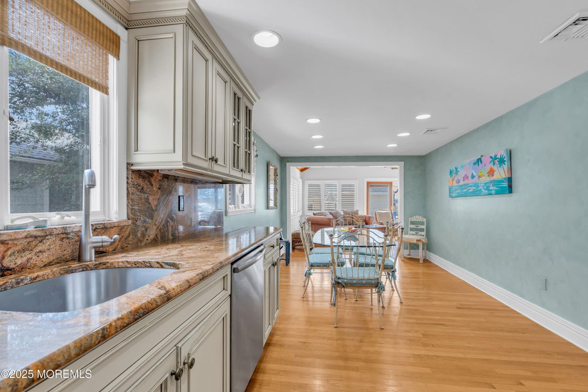 Dining room, Interior, Kitchen, Recessed Lighting, Wood Texture Flooring