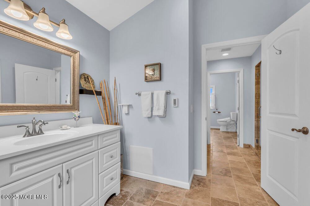 Bathroom, Interior, Recessed Lighting