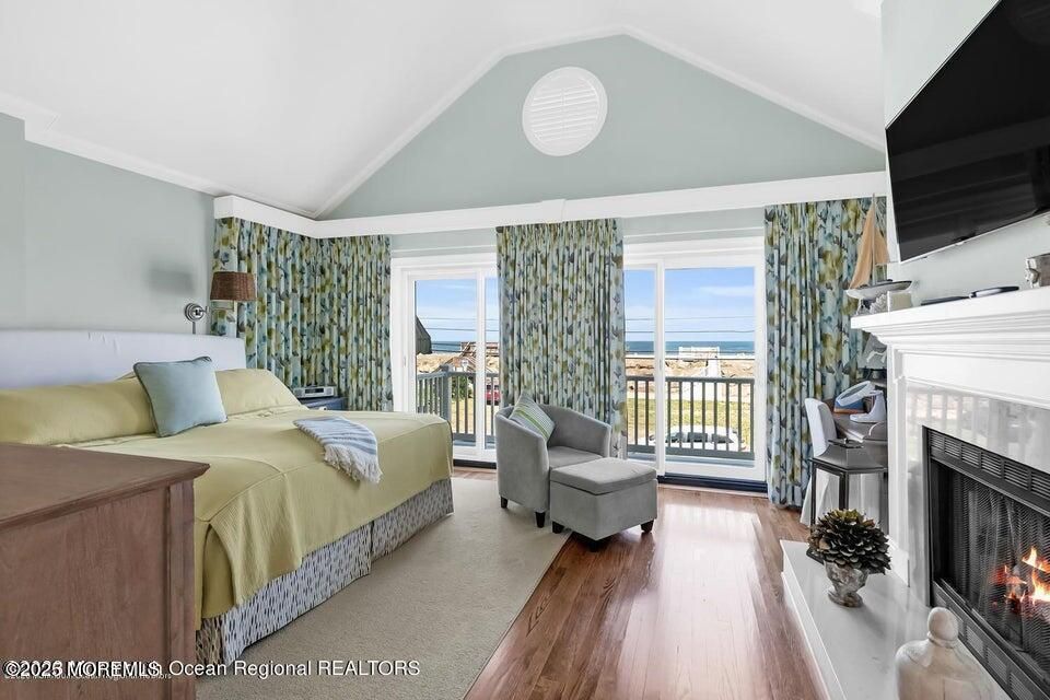 Bedroom, Fireplace, Interior, Water, Wood Texture Flooring