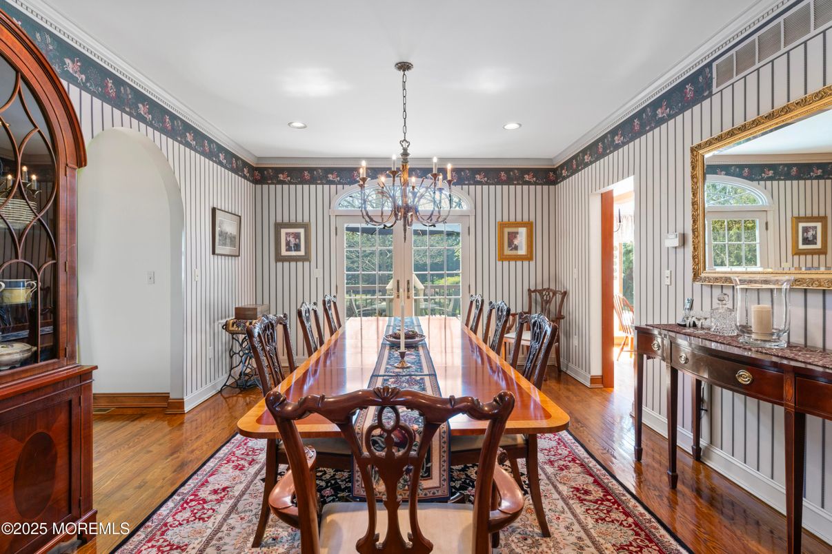Chandelier, Dining room, Interior, Recessed Lighting, Wood Texture Flooring