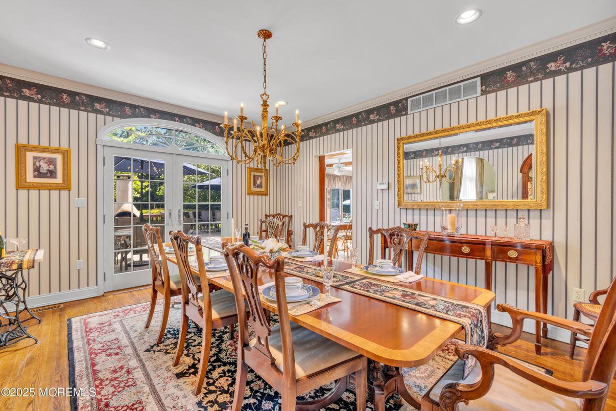 Chandelier, Dining room, Interior, Recessed Lighting, Wood Texture Flooring