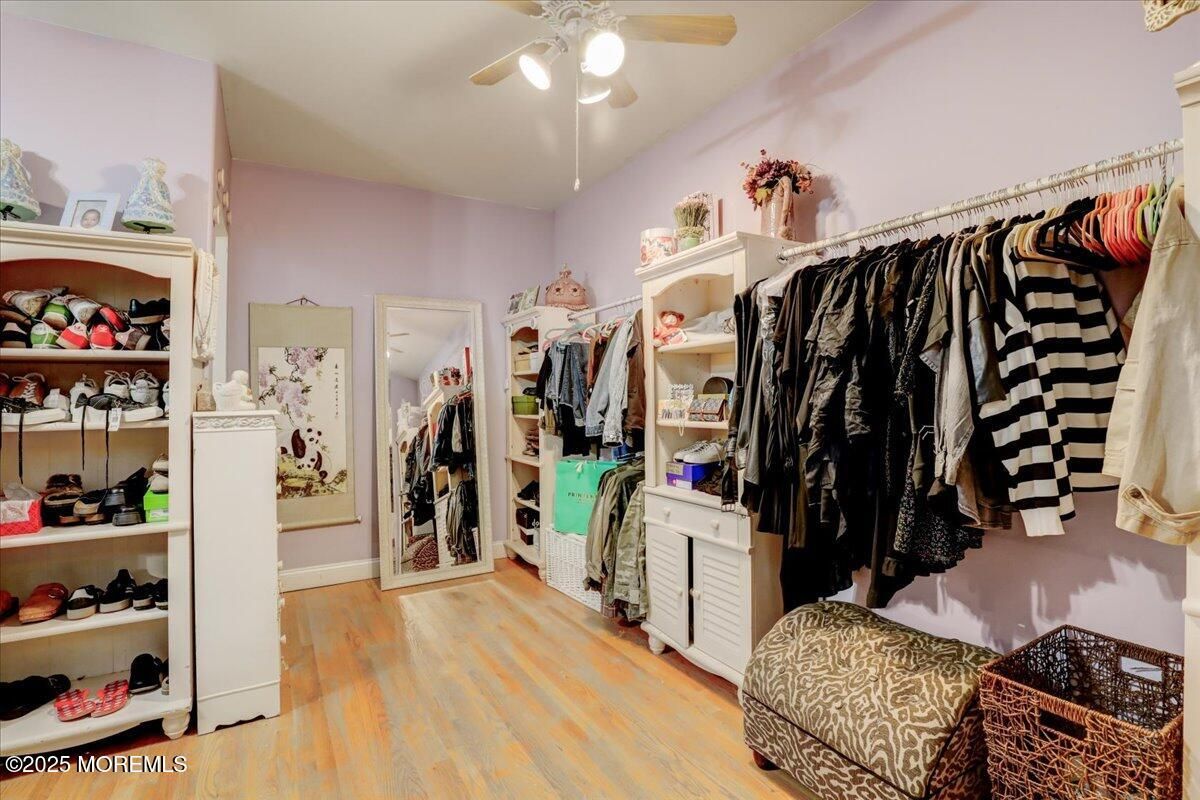 Interior, Walk-in Closets, Wood Texture Flooring
