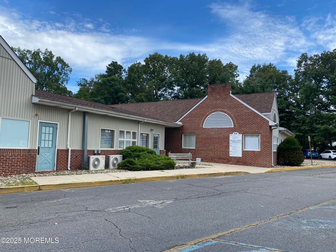 Attached, Exterior, Facade, Brick Facade, Ranch