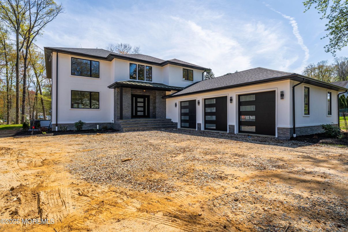 Attached, Exterior, Facade, Farmhouse