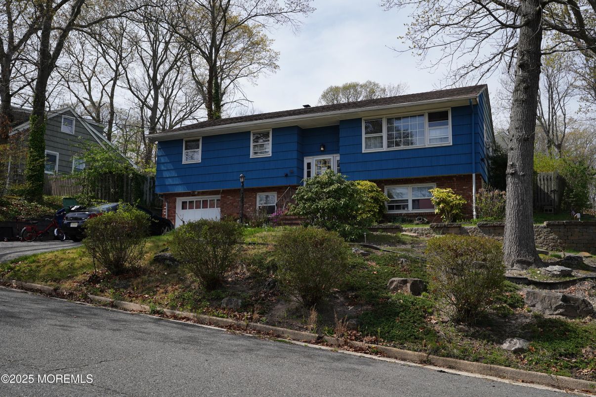 Attached, Exterior, Facade, Raised Ranch