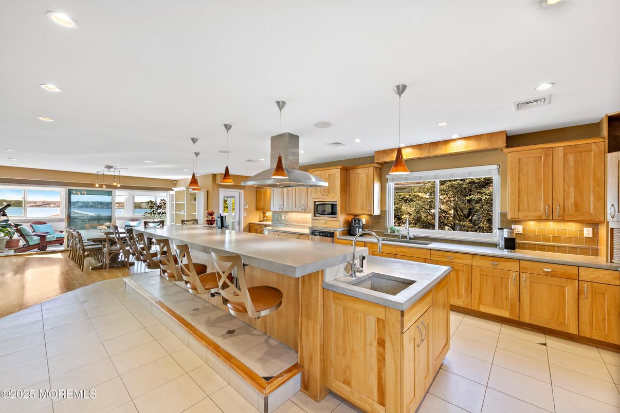 Dining room, Interior, Kitchen, Living room, Pendant Lights, Recessed Lighting, Stainless Steel Appliances