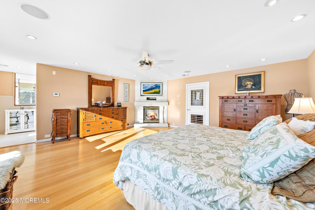 Bedroom, Fireplace, Interior, Recessed Lighting, Wood Texture Flooring