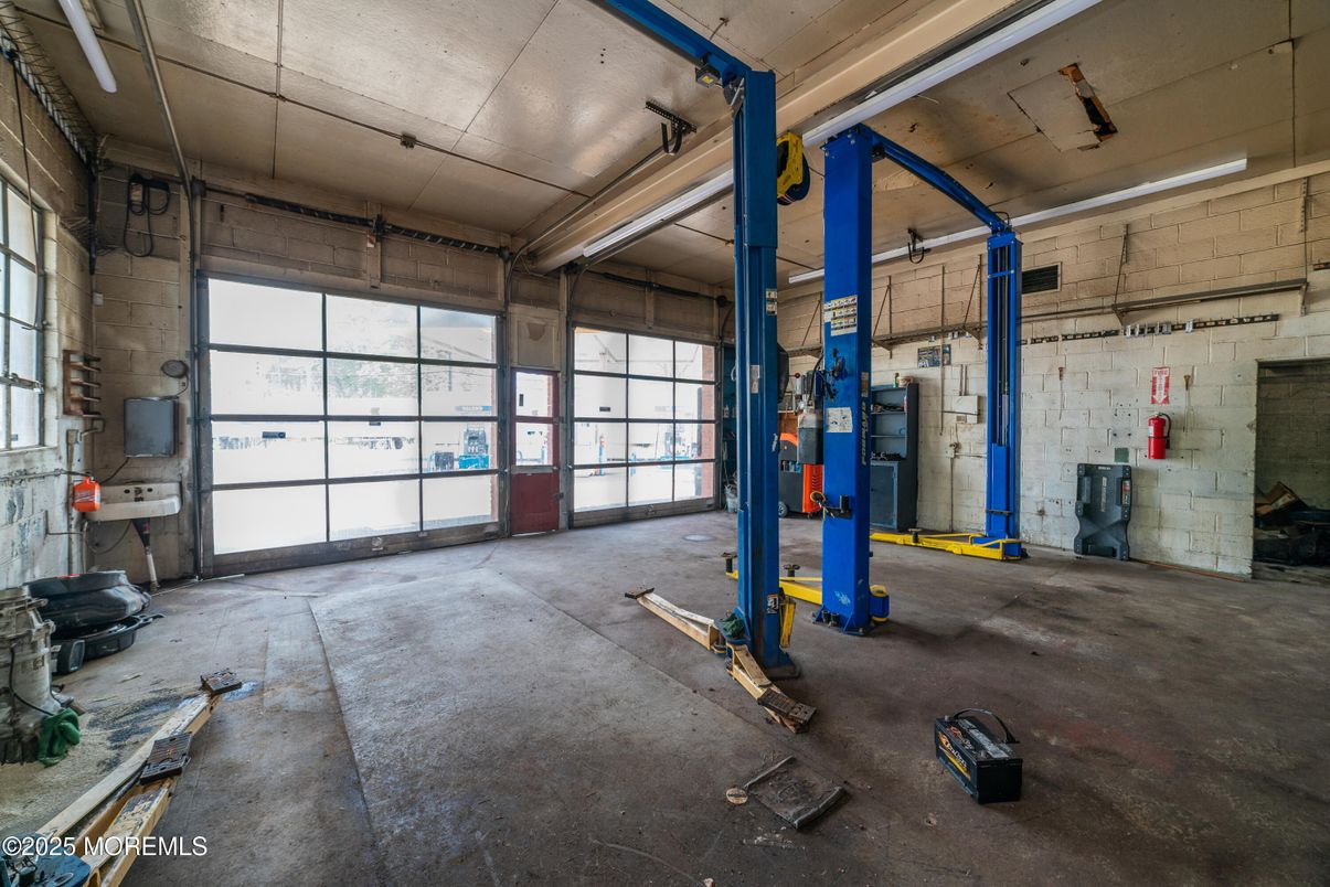 Garage, Interior, Stone Walls