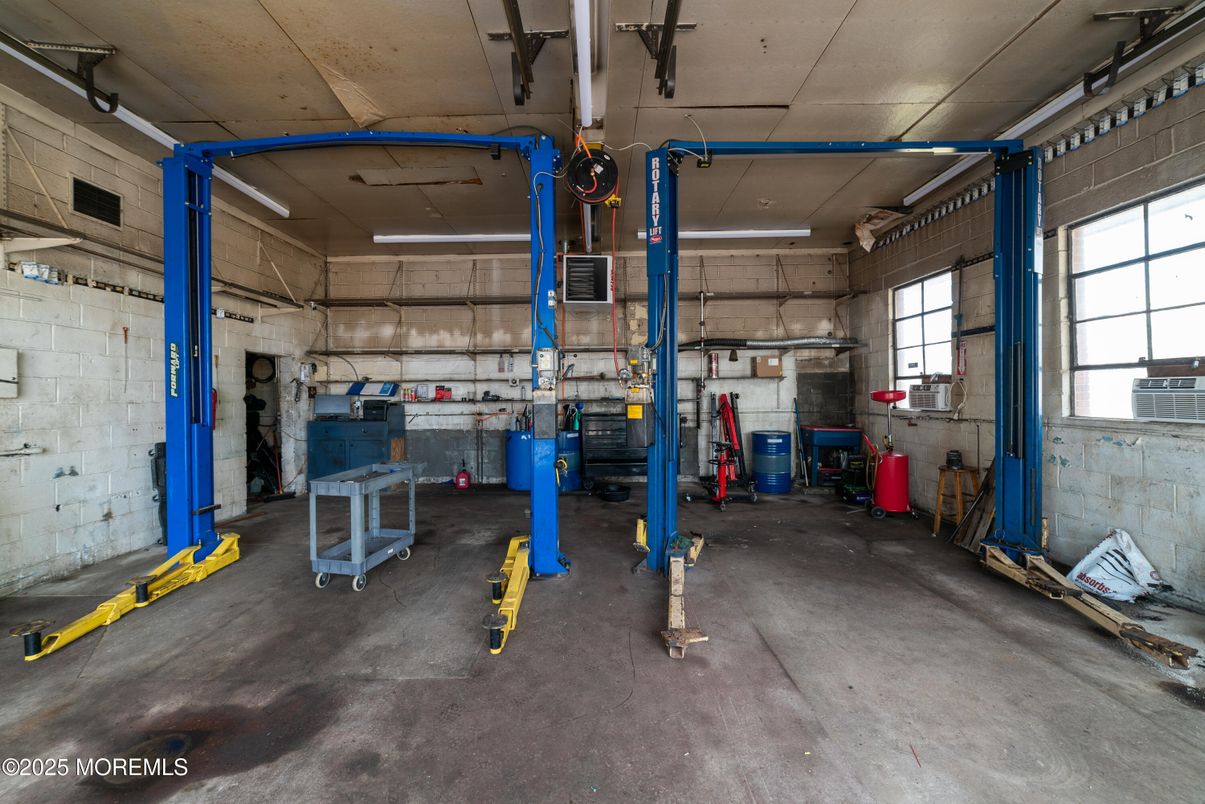 Garage, Interior, Stone Walls