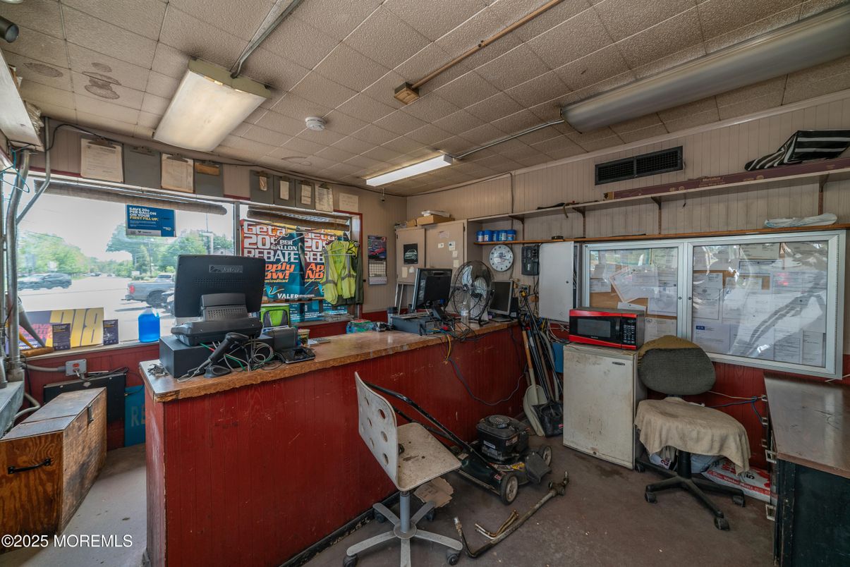 Home Office, Interior