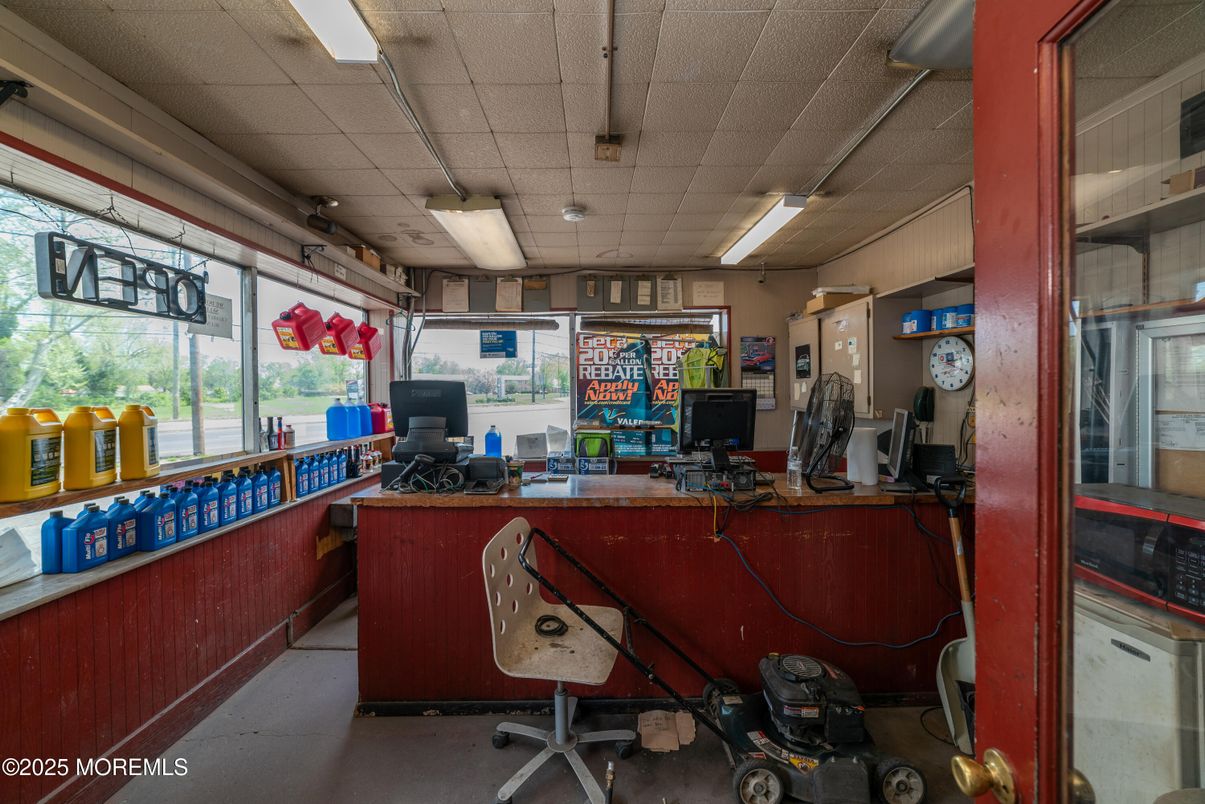 Home Office, Interior