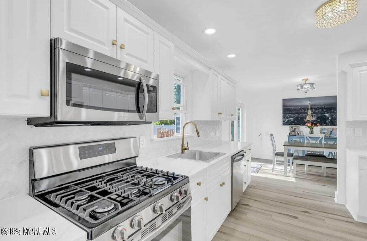 Chandelier, Dining room, Interior, Kitchen, Recessed Lighting, Stainless Steel Appliances, Wood Texture Flooring