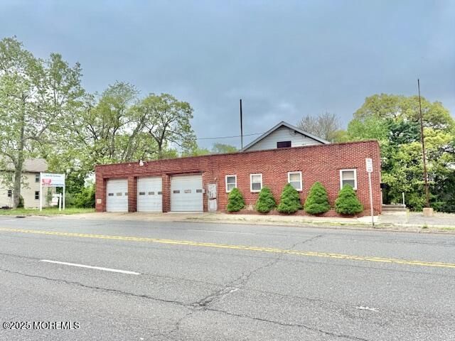 Attached, Exterior, Facade, Brick Facade, Ranch