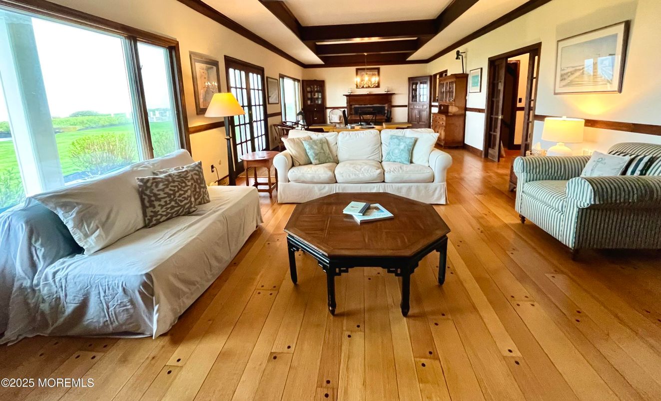 Interior, Kitchen, Living room, Pendant Lights, Wood Texture Flooring