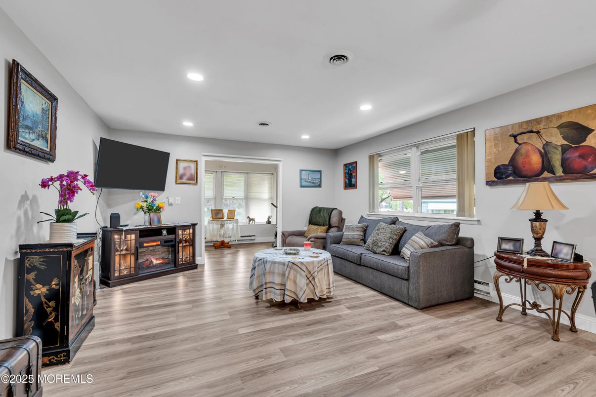 Interior, Living room, Recessed Lighting, Wood Texture Flooring