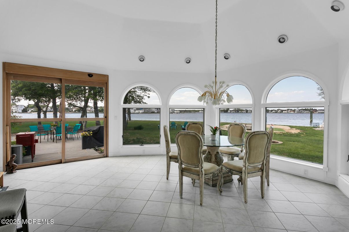Dining room, Interior, Recessed Lighting, Water