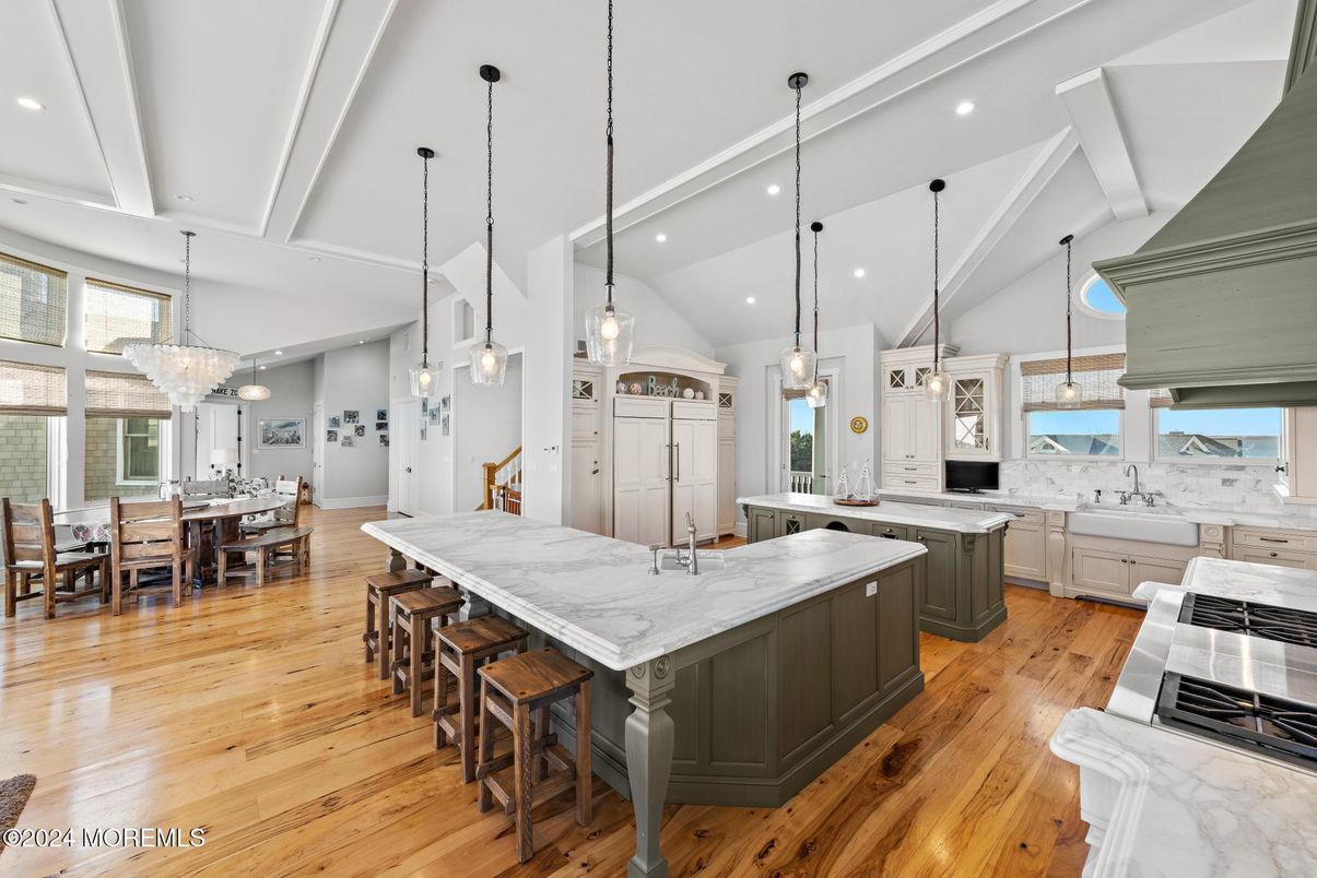 Chandelier, Dining room, Interior, Kitchen, Pendant Lights, Recessed Lighting, Stainless Steel Appliances, Wood Texture Flooring