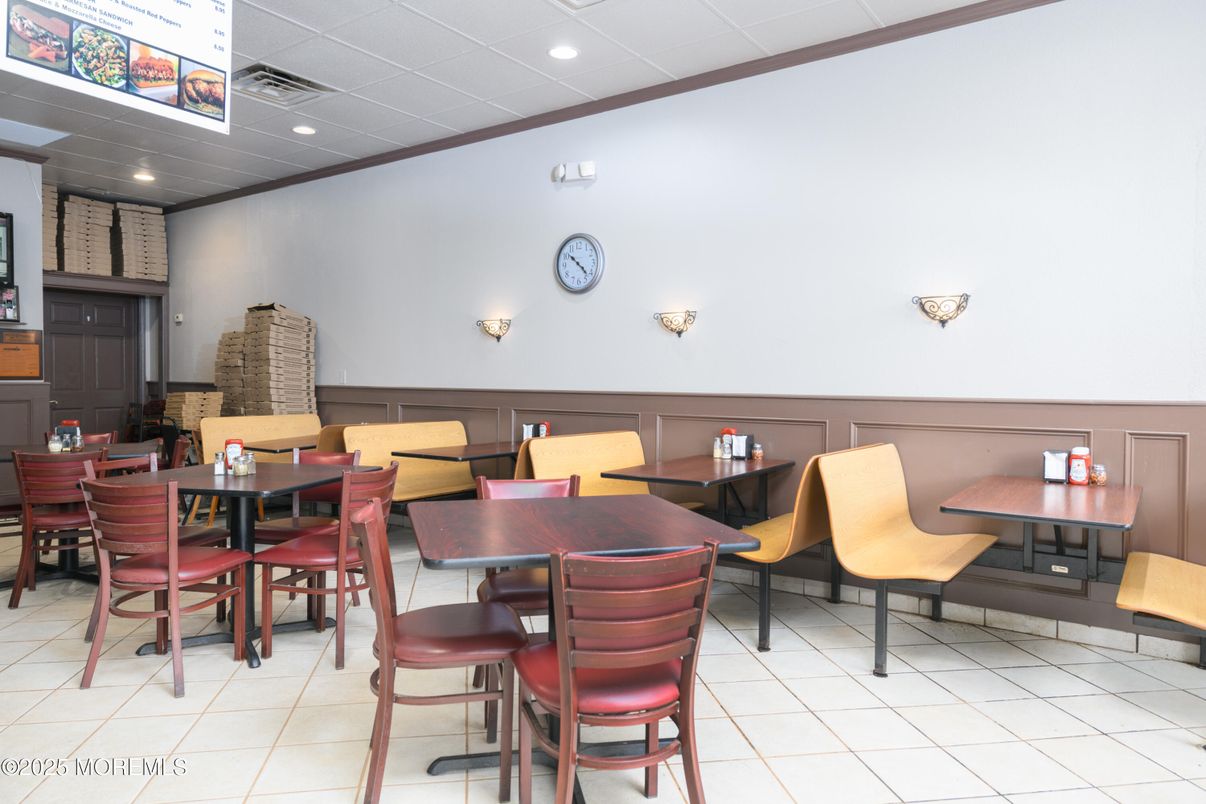 Dining room, Interior, Recessed Lighting