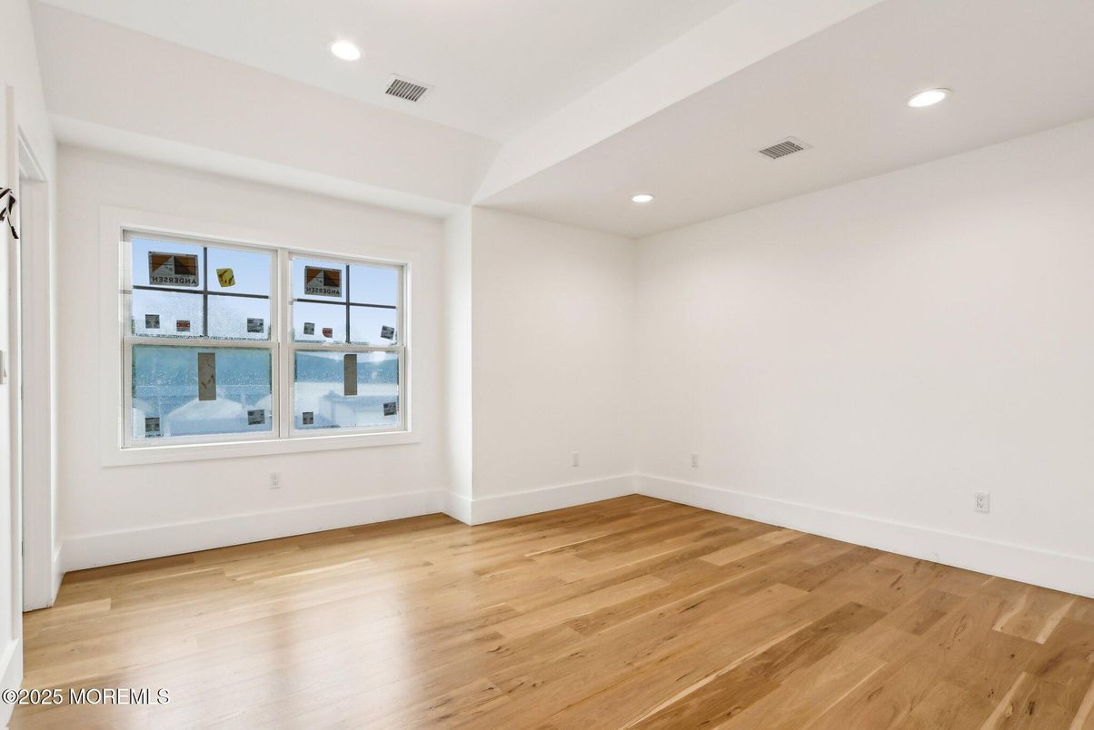 Empty room, Interior, Recessed Lighting, Water, Wood Texture Flooring