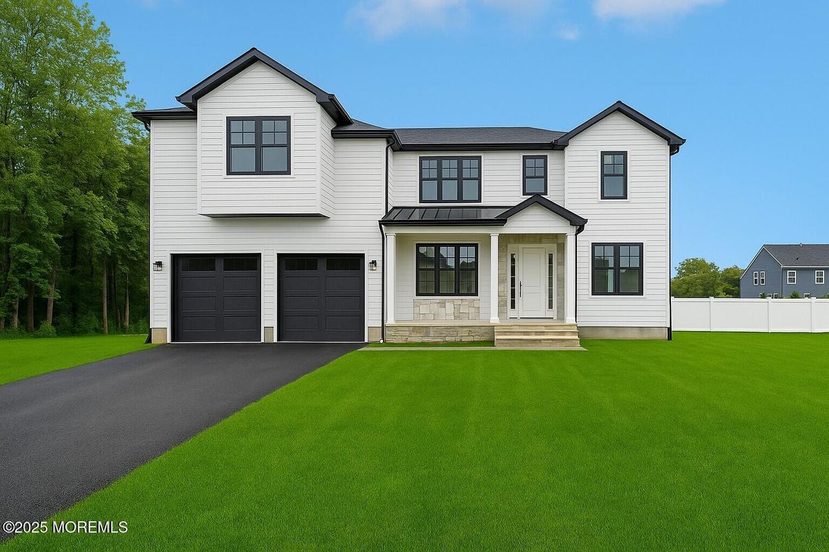 Attached, Exterior, Facade, Farmhouse