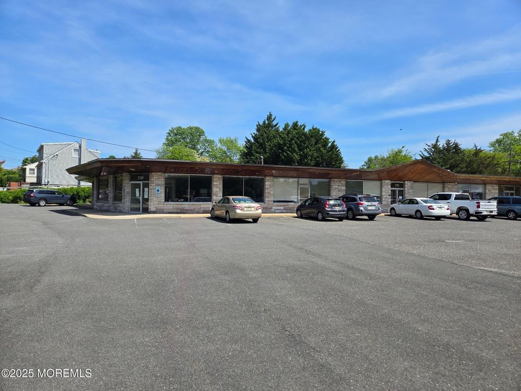 Exterior, Facade, None