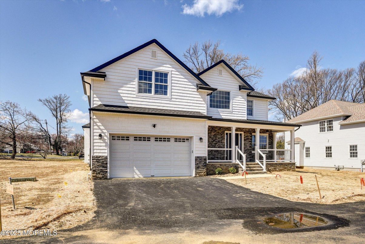 Attached, Exterior, Facade, Farmhouse