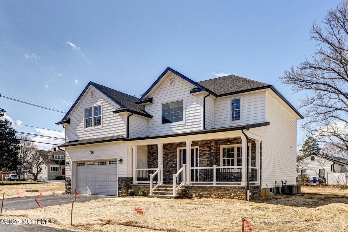 Attached, Exterior, Facade, Farmhouse