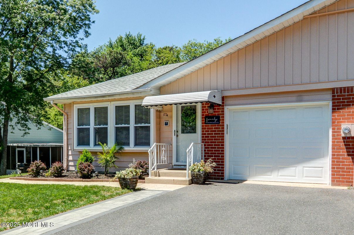 Attached, Exterior, Facade, Brick Facade, None