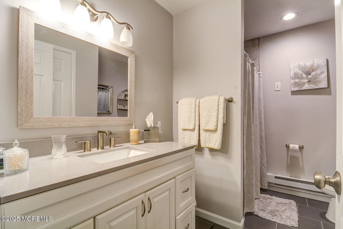 Bathroom, Interior, Recessed Lighting