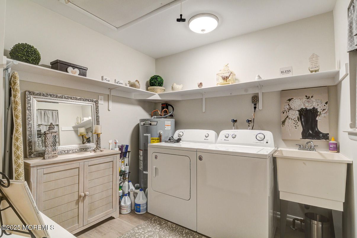 Interior, Washer, Wood Texture Flooring
