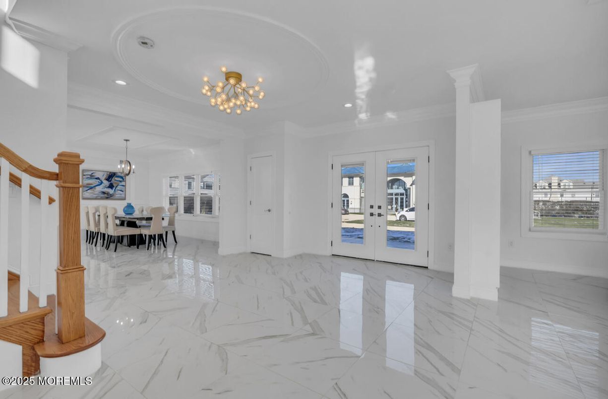 Chandelier, Dining room, Interior, Marble, Recessed Lighting