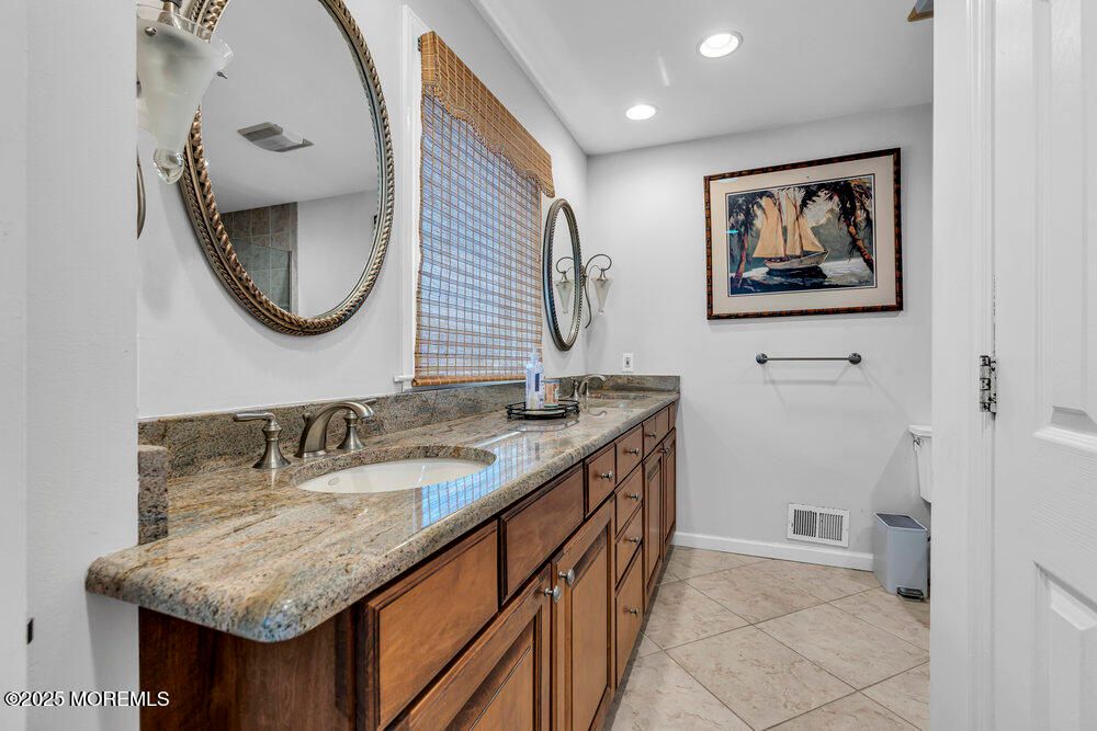 Bathroom, Dual Sink Vanities, Interior, Recessed Lighting