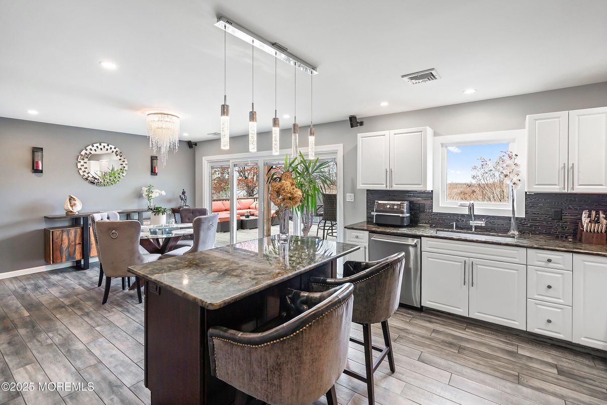 Chandelier, Dining room, Interior, Kitchen, Pendant Lights, Recessed Lighting, Wood Texture Flooring