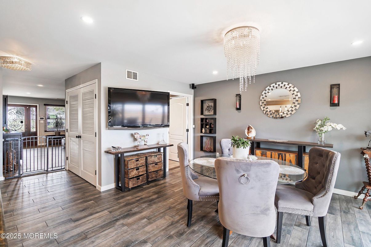 Chandelier, Dining room, Interior, Recessed Lighting, Wood Texture Flooring