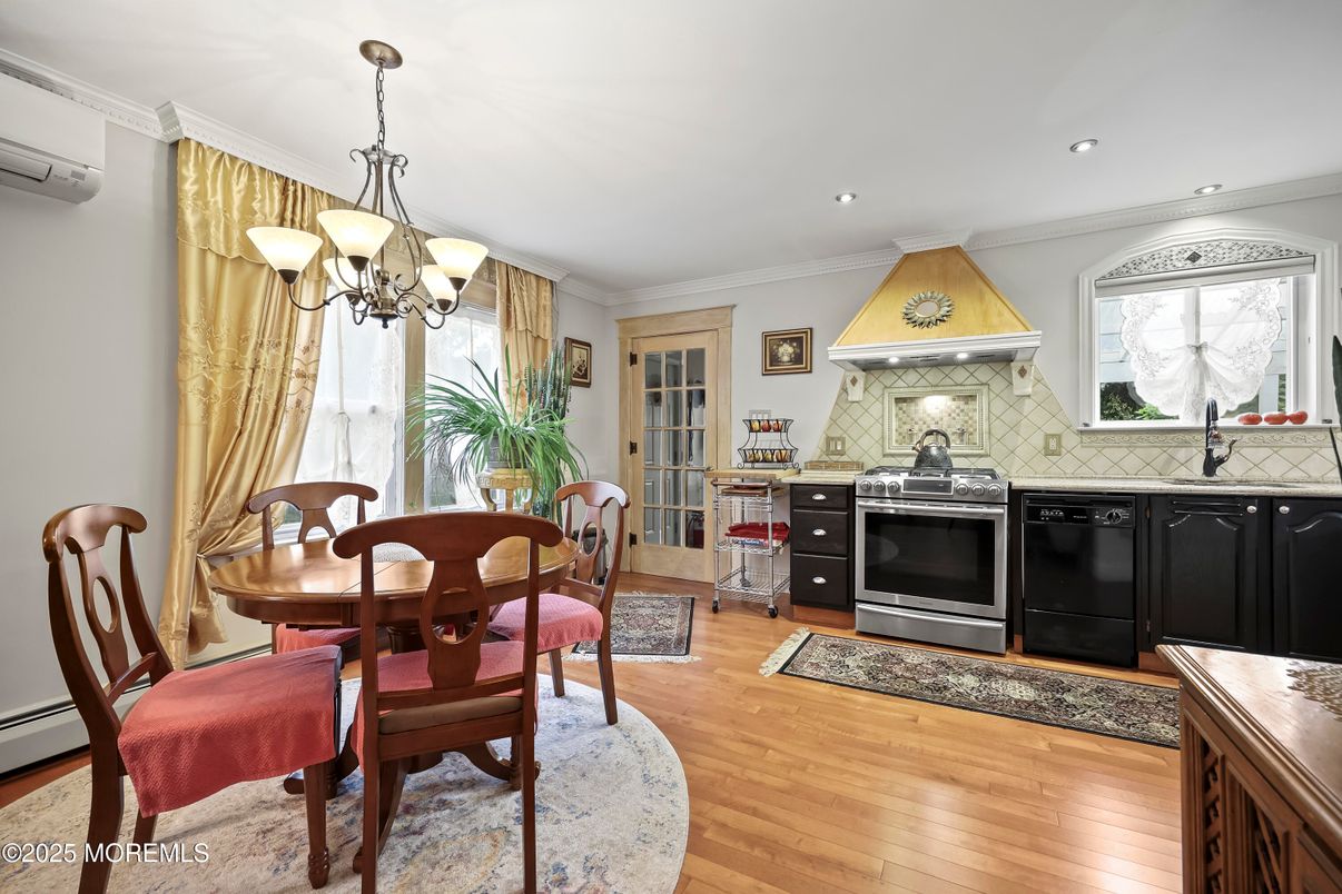 Chandelier, Dining room, Interior, Kitchen, Recessed Lighting, Wood Texture Flooring