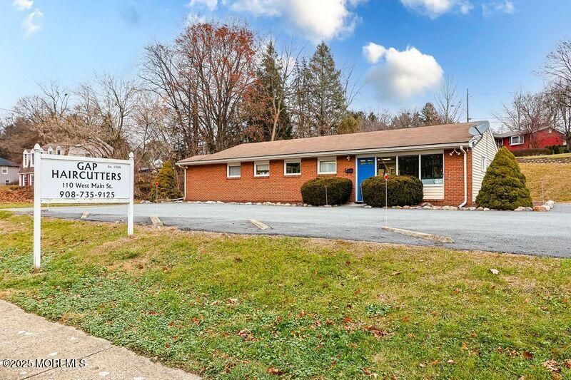 Exterior, Facade, Brick Facade, Ranch