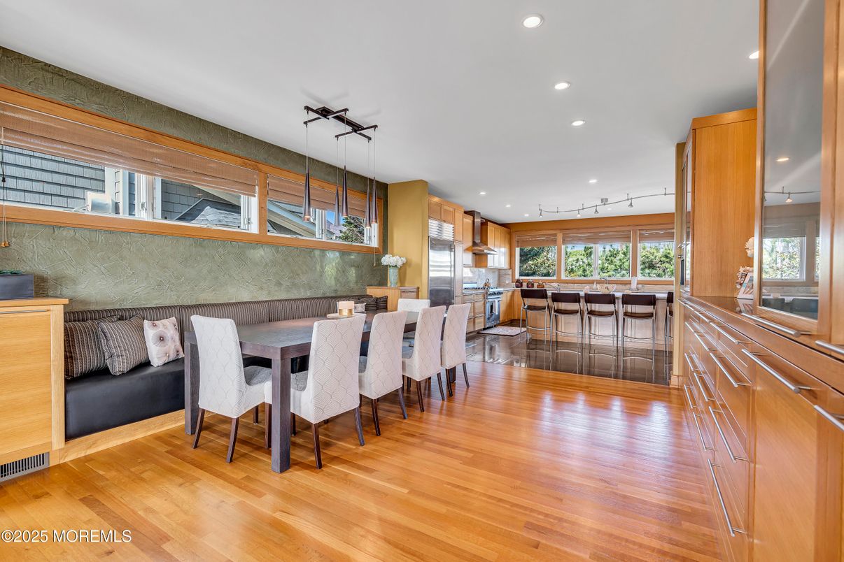 Dining room, Interior, Kitchen, Recessed Lighting, Wood Texture Flooring