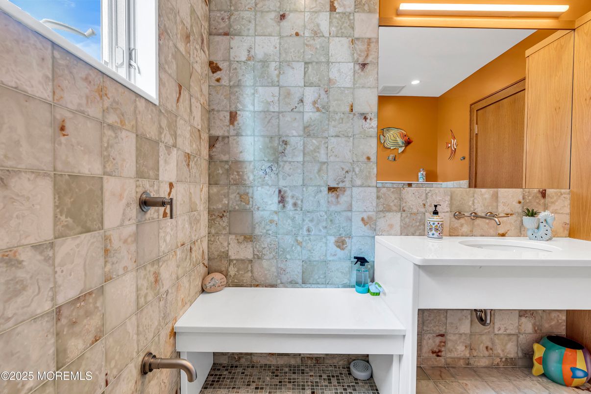 Bathroom, Interior, Recessed Lighting