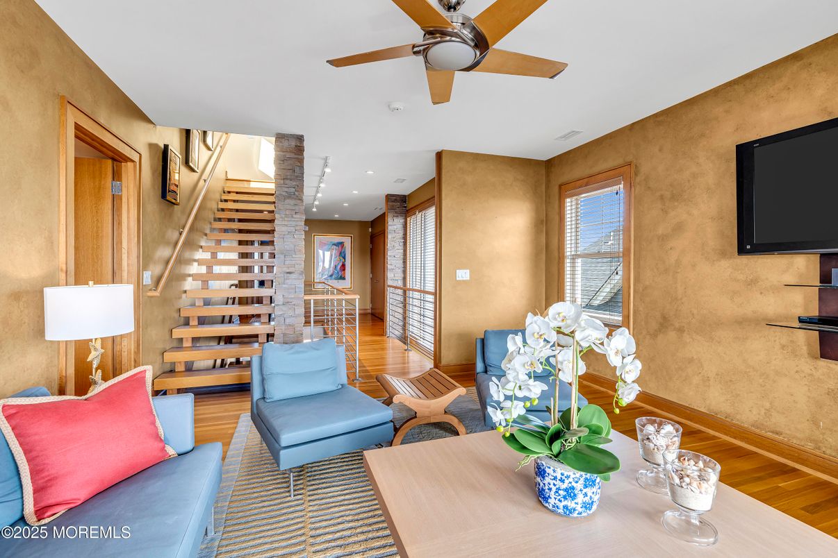 Interior, Living room, Recessed Lighting, Wood Texture Flooring