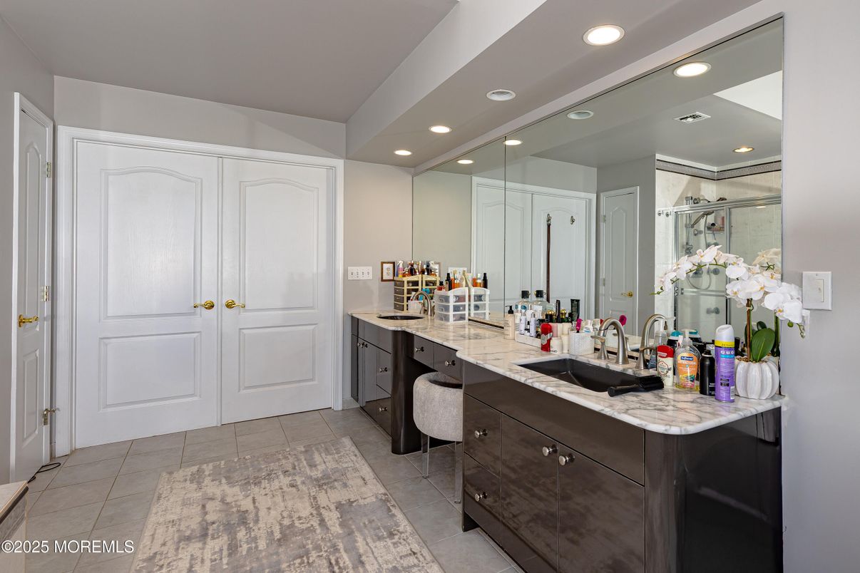 Bathroom, Interior, Recessed Lighting