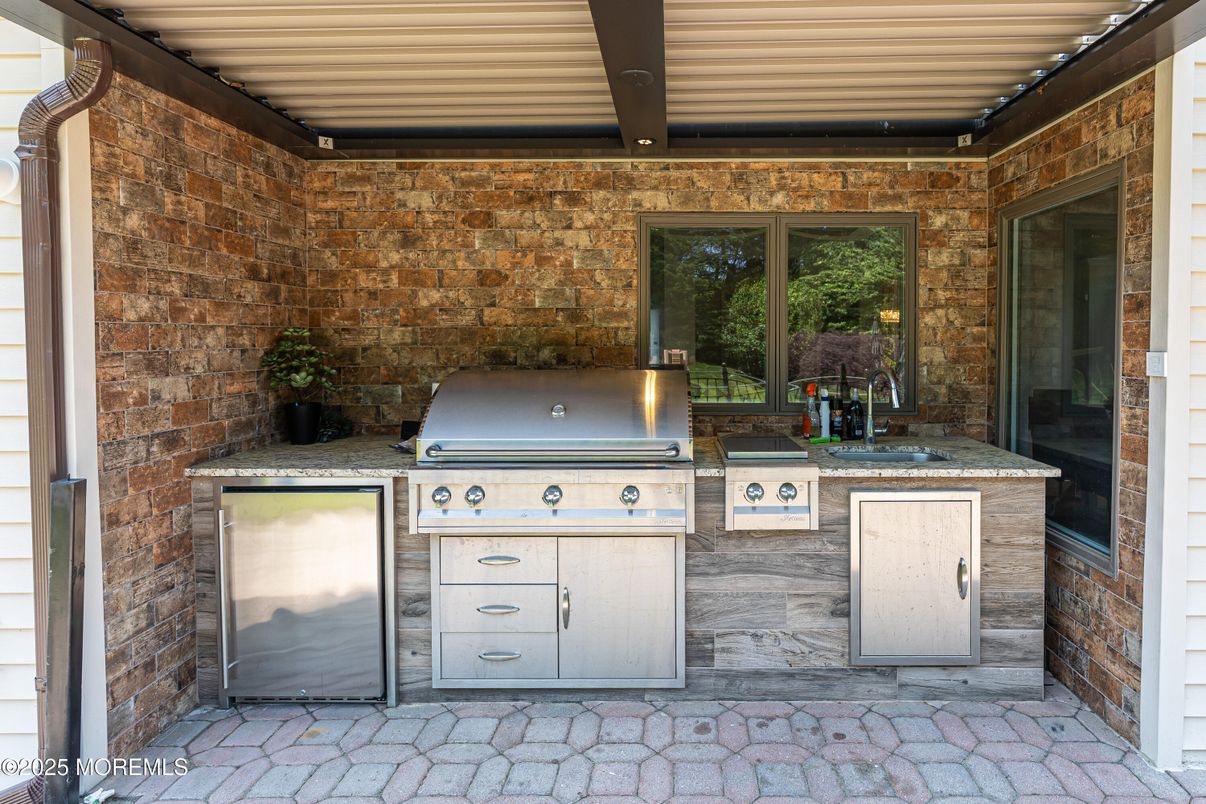 Exterior, Outdoor Kitchen