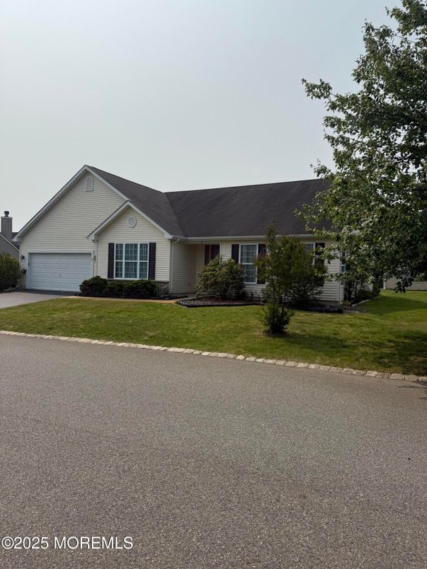 Attached, Exterior, Facade, Ranch
