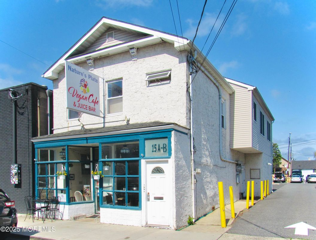 Exterior, Facade, None