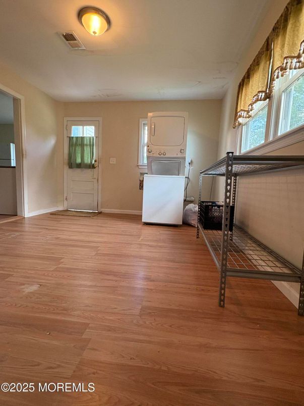 Interior, Utility Closets, Washer, Wood Texture Flooring