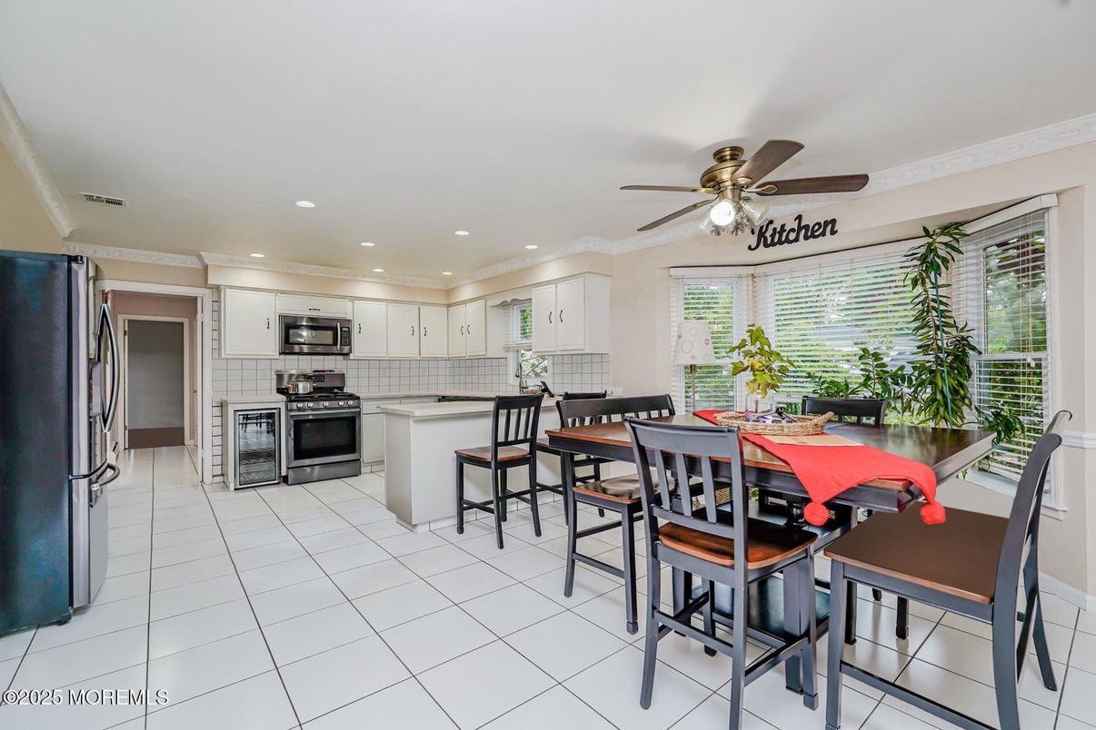 Dining room, Interior, Kitchen, Recessed Lighting, Stainless Steel Appliances
