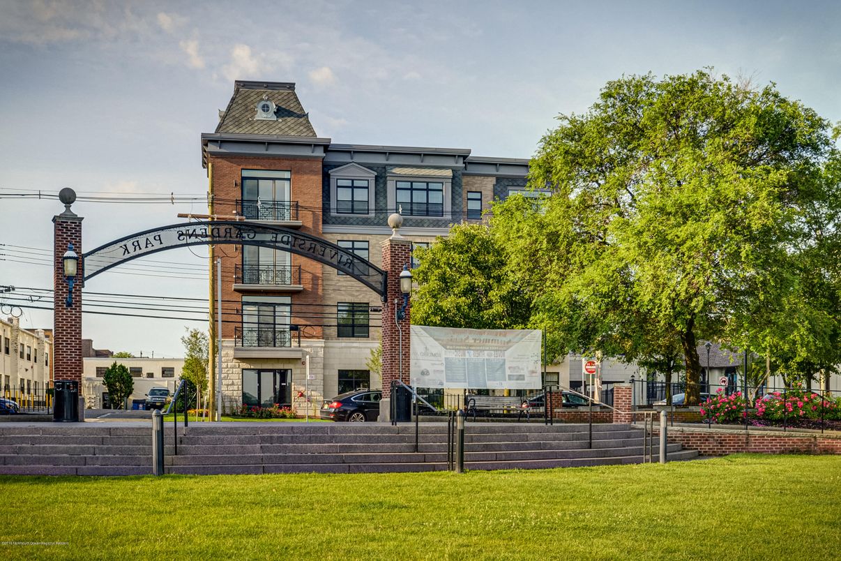 Exterior, Facade, Brick Facade, Rowhouse