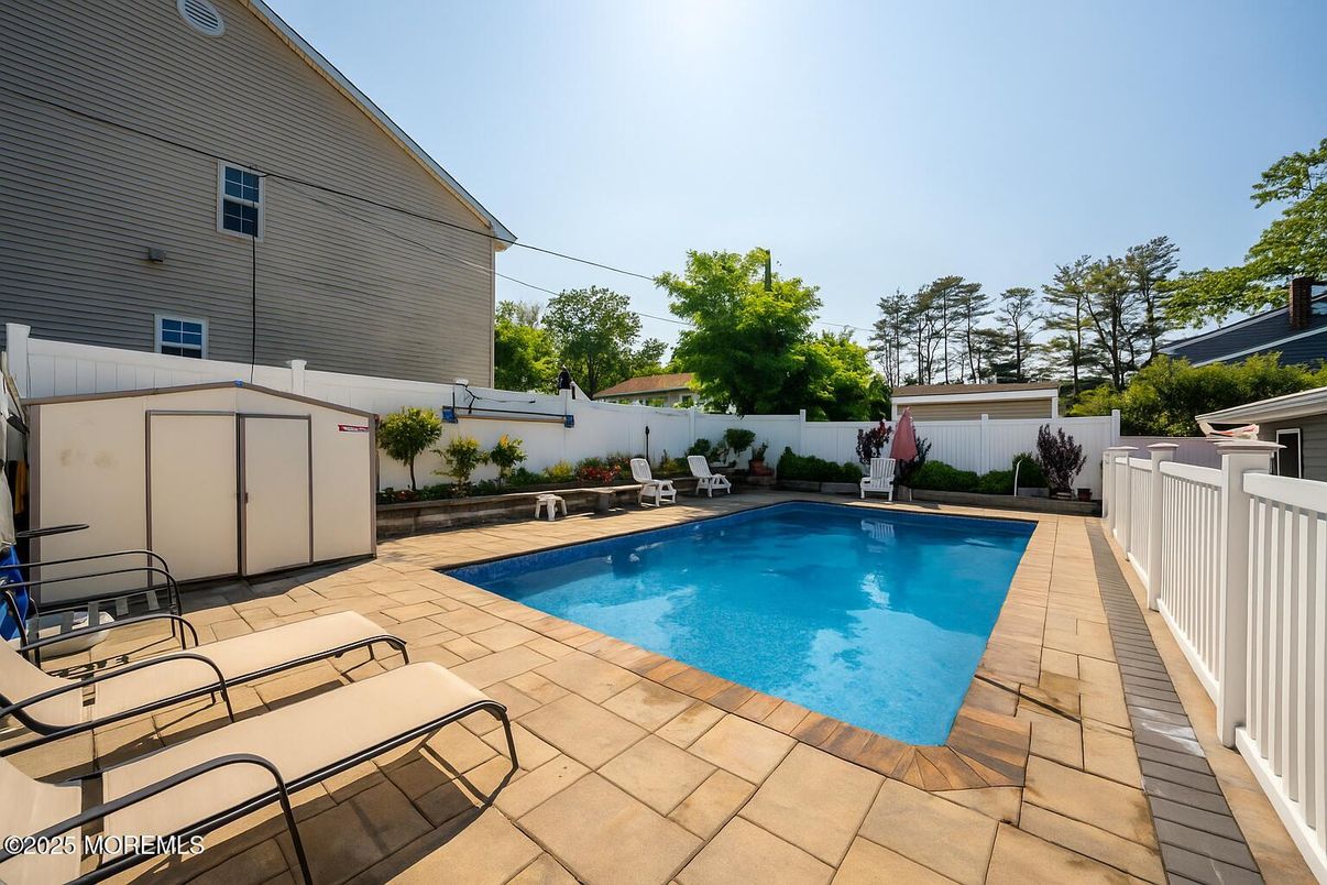 Exterior, Pool